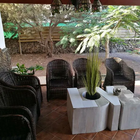 La Oliva Inn بيت شباب *